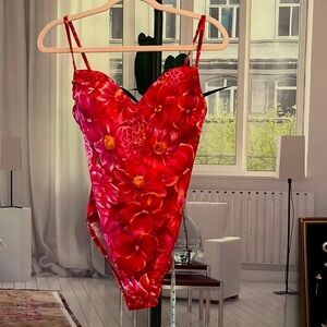 SHAPE FX Large Red Floral 1 Piece Swimsuit. Size 14. P399/A2280